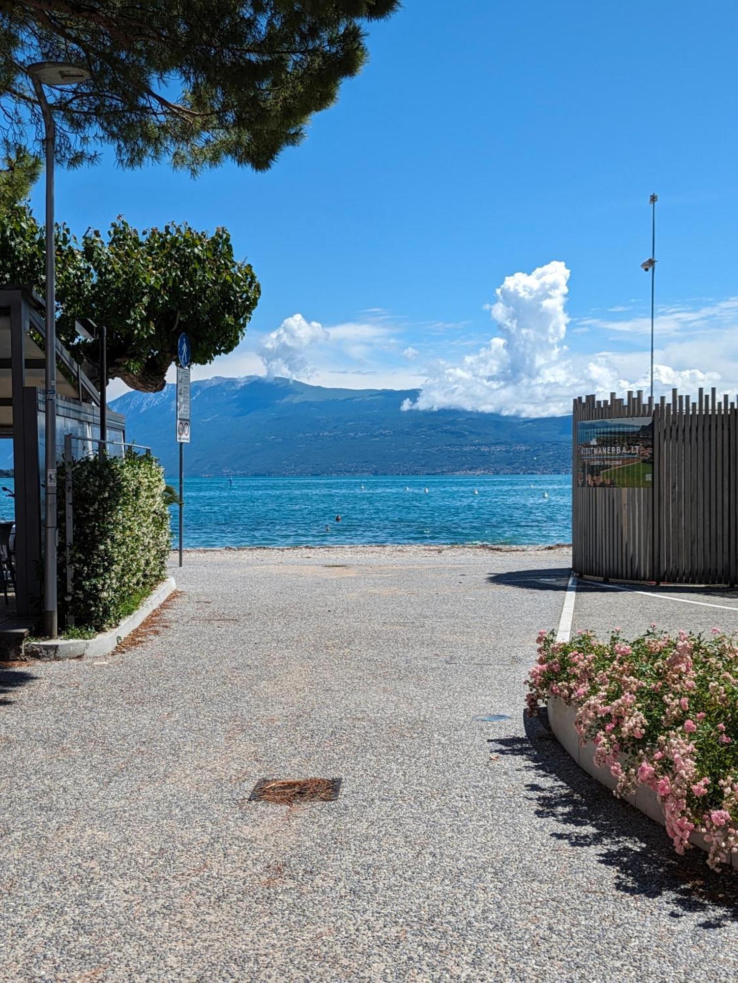 La Fenice Holiday Apartment Manerba del Garda Rom bilde